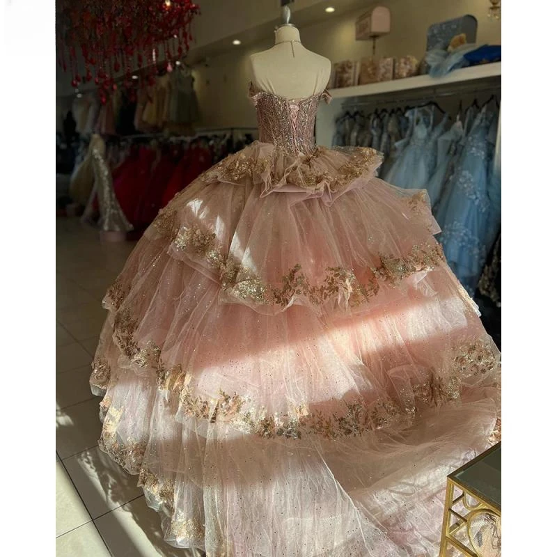 Vestido De encaje con lentejuelas y hombros descubiertos para quinceañera, traje De quinceañera con volantes, corsé con cuentas De cristal, color oro rosa, 15 Años