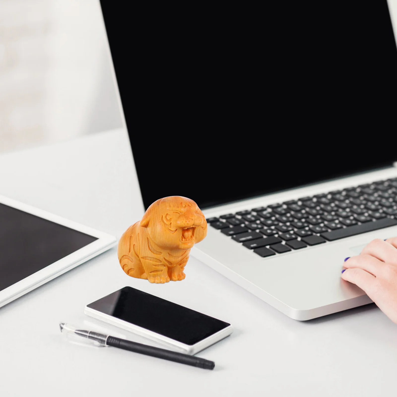 

Adorable Carving Mascot Craft Feng Shui Zodiac Ornament Desktop Decoration Home Office Decor Tiger Souvenir Gift Mascot