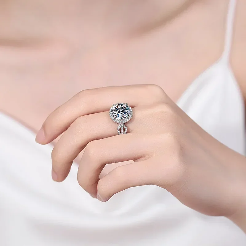 KyanGem 18K Gold Set With Diamonds 5-carat Circular Moissanite Ring, Elegant High-end 18K Platinum Engagement Ring