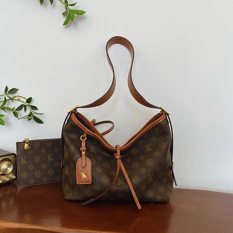 

Luxury Capacity Crossbody Handbag - Paris Fashion Tote With Vintage Leather & Trendy Commuter Features