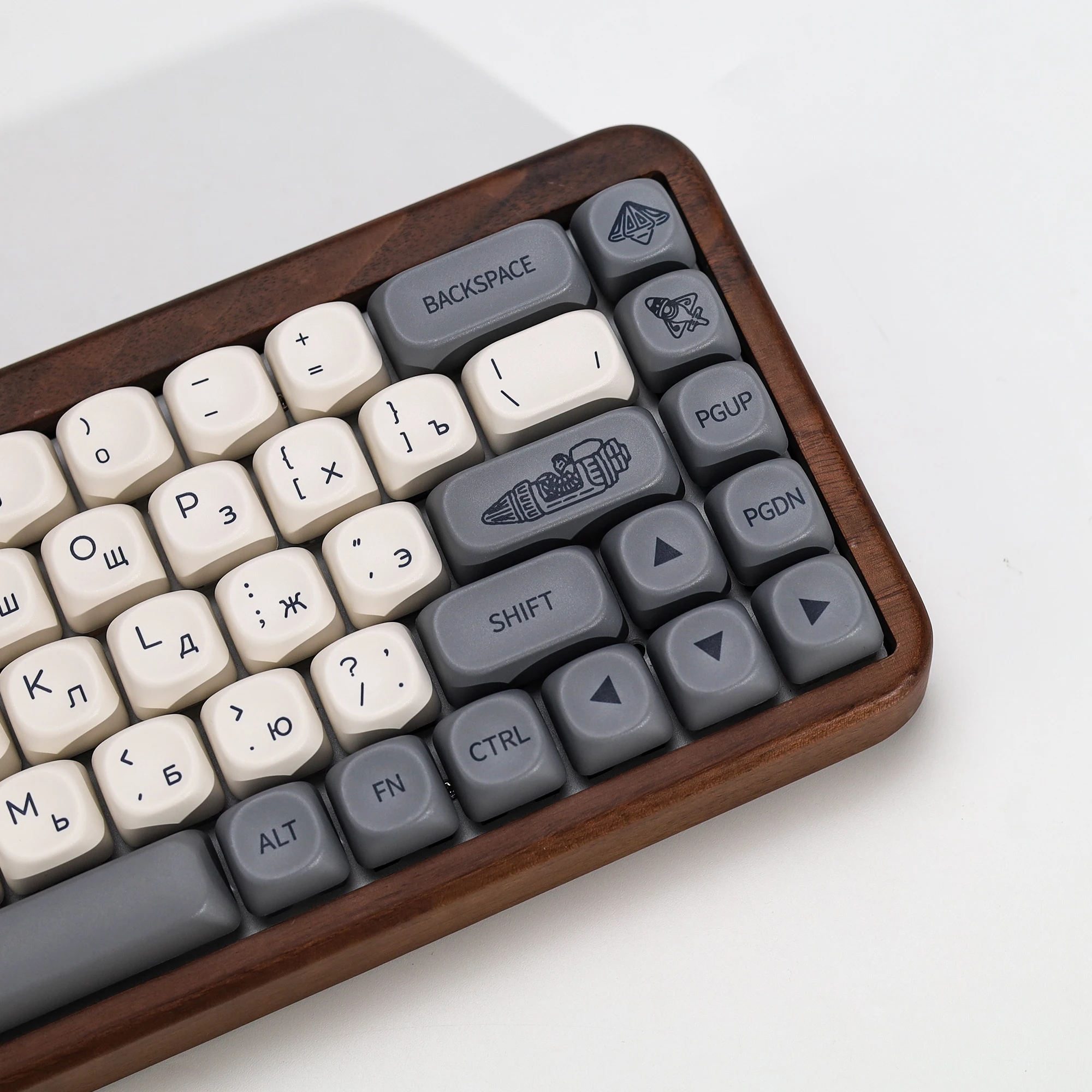 KBDiy Russische Tastenkappen Retro Vision Theme KOA MOA Profil PBT ISO MAC Tastenkappen Maßanfertigung für MX-Schalter 60 Gaming Mechanische Tastatur – Detail 15