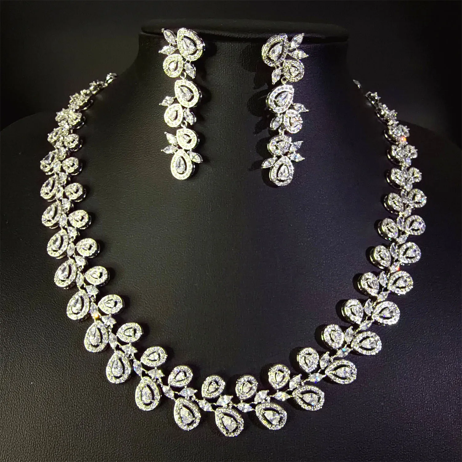 

European and American Style Retro Daily Temperament Jewelry Necklace Earrings Women's Light Luxury Wedding Holiday Gift M-943