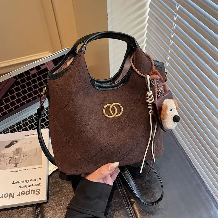 

Осенняя пригородная большая сумка 2024, просторная дорожная сумка для женщин, модная сумка через плечо, шикарная текстурированная сумка-слинг «день-ночь»