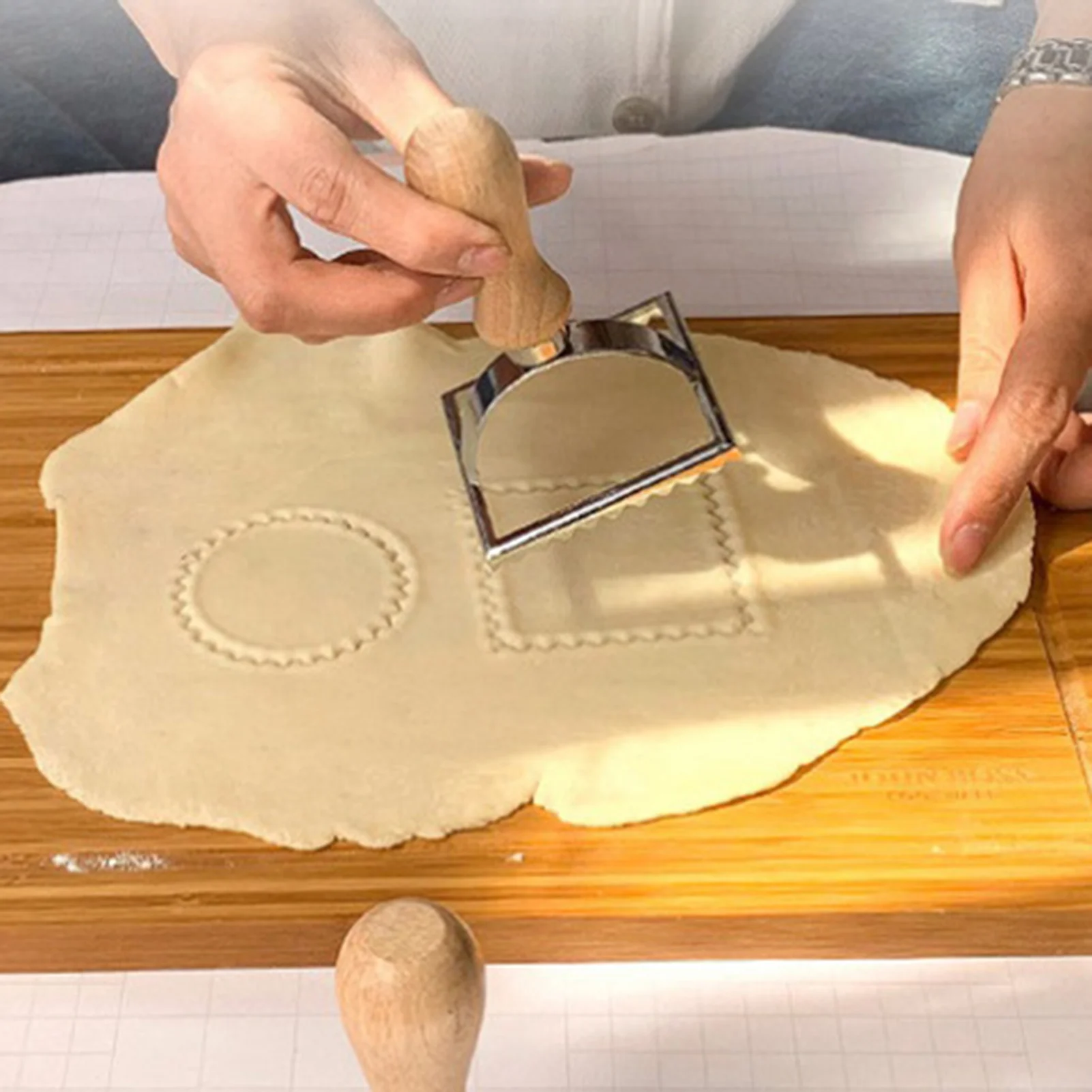 Dumpling Skin Cutter Stainless Steel Embossing Roller Dough Edge Tool for Kitchen Baking Pastry Cookie Mold Decoration Gear