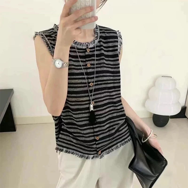 

Summer Retro Striped Tassel Round Neck Single-breasted Sleeveless Loose Knitted Vest For Women