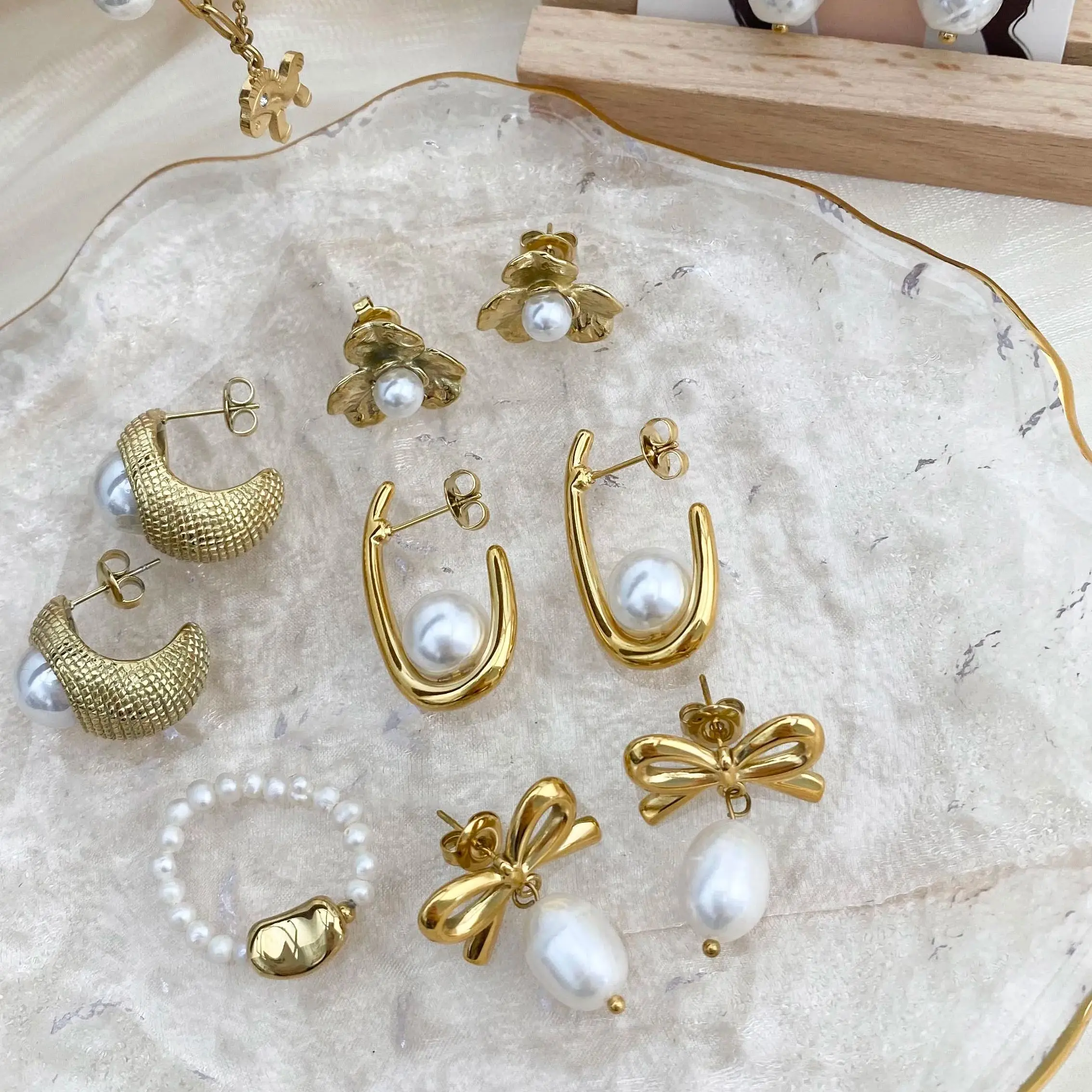 

Personalized Jewelry U Shape Bow Flowers Pearls Earrings Gold Plated Delicate Stainless Steel Earrings Rings Set Women