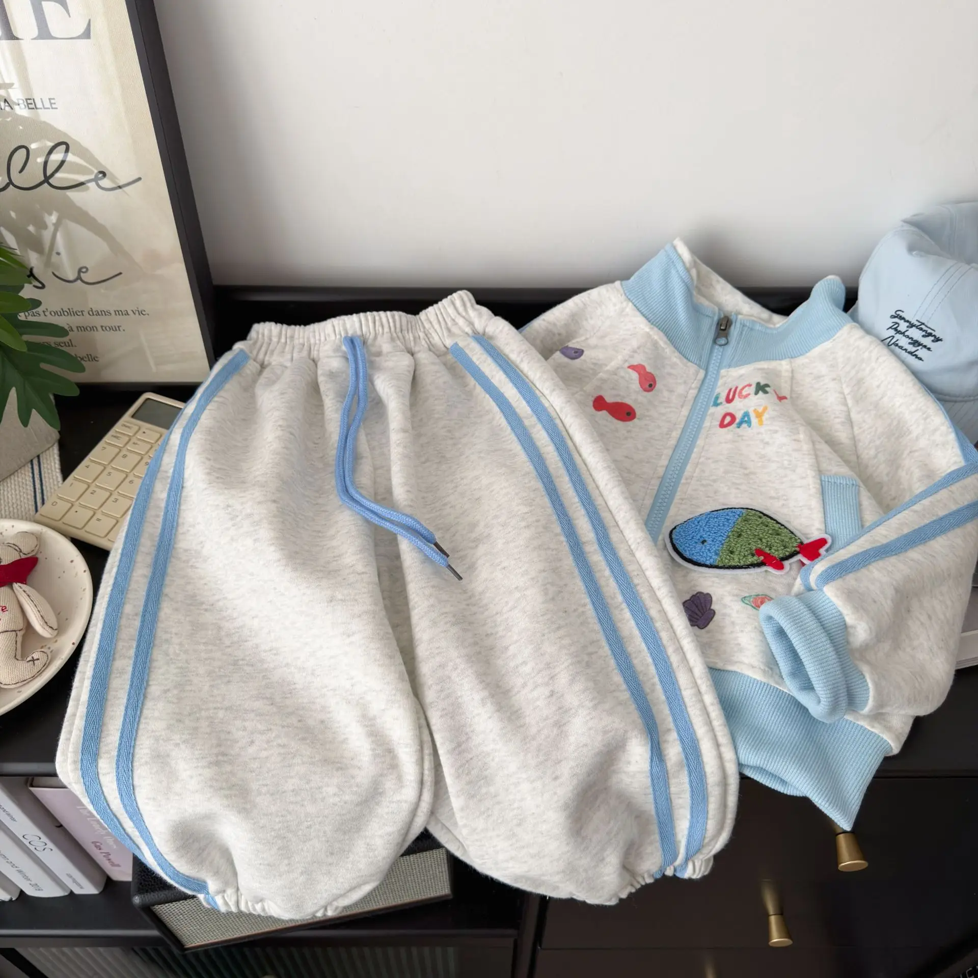 Frühling Herbst Kleinkind Jungen Mädchen Kleidungssets Baby Kinder Ozeanfisch Stickerei Reißverschlussjacke + Hose 2-teiliges Set Kinder Freizeitoutfits – Detail 3