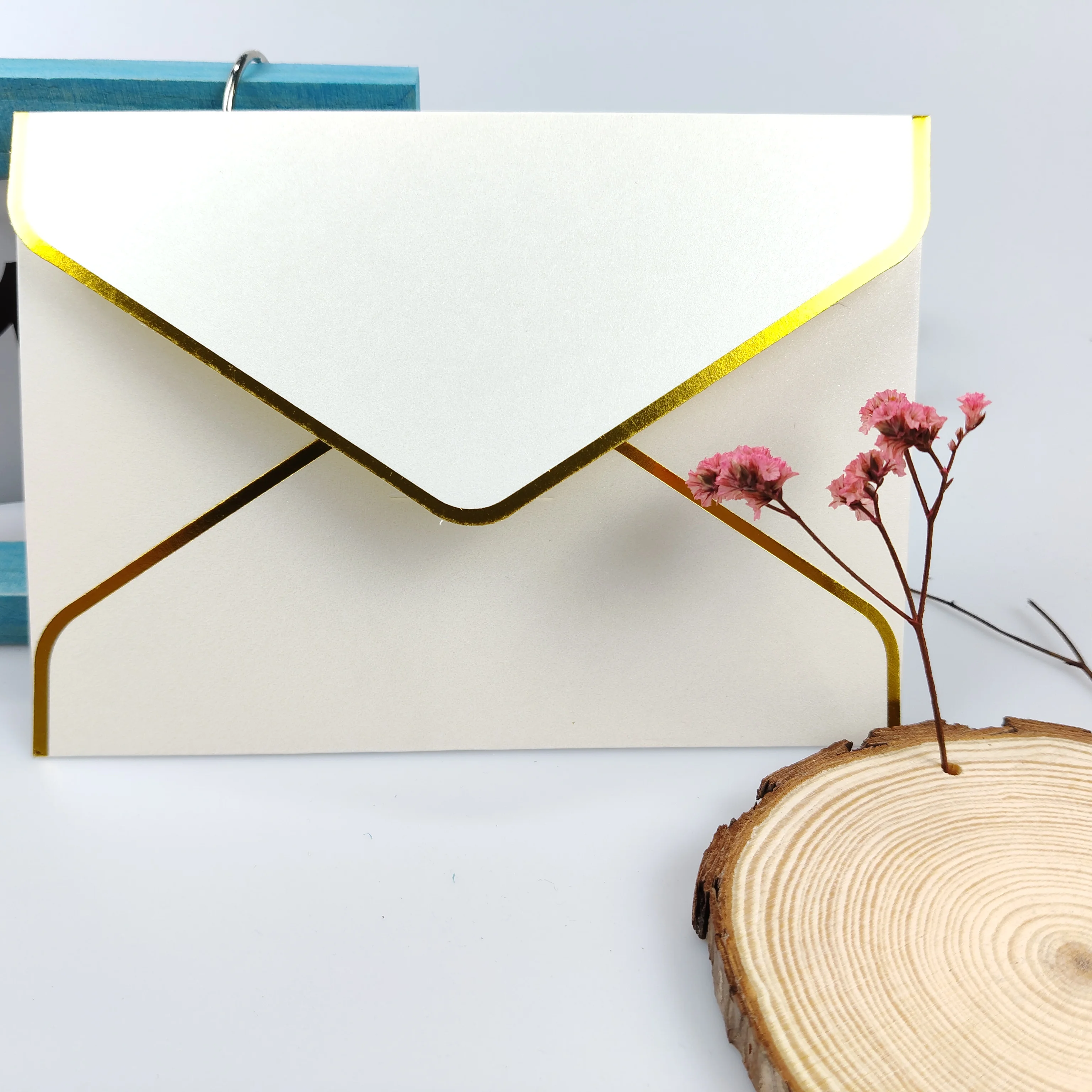 10 قطعة النمط الأوروبي اللون الغراء ورقة الساخن ختم دعوة اللون كرتون المغلف الذهب حافة مغلف صغير