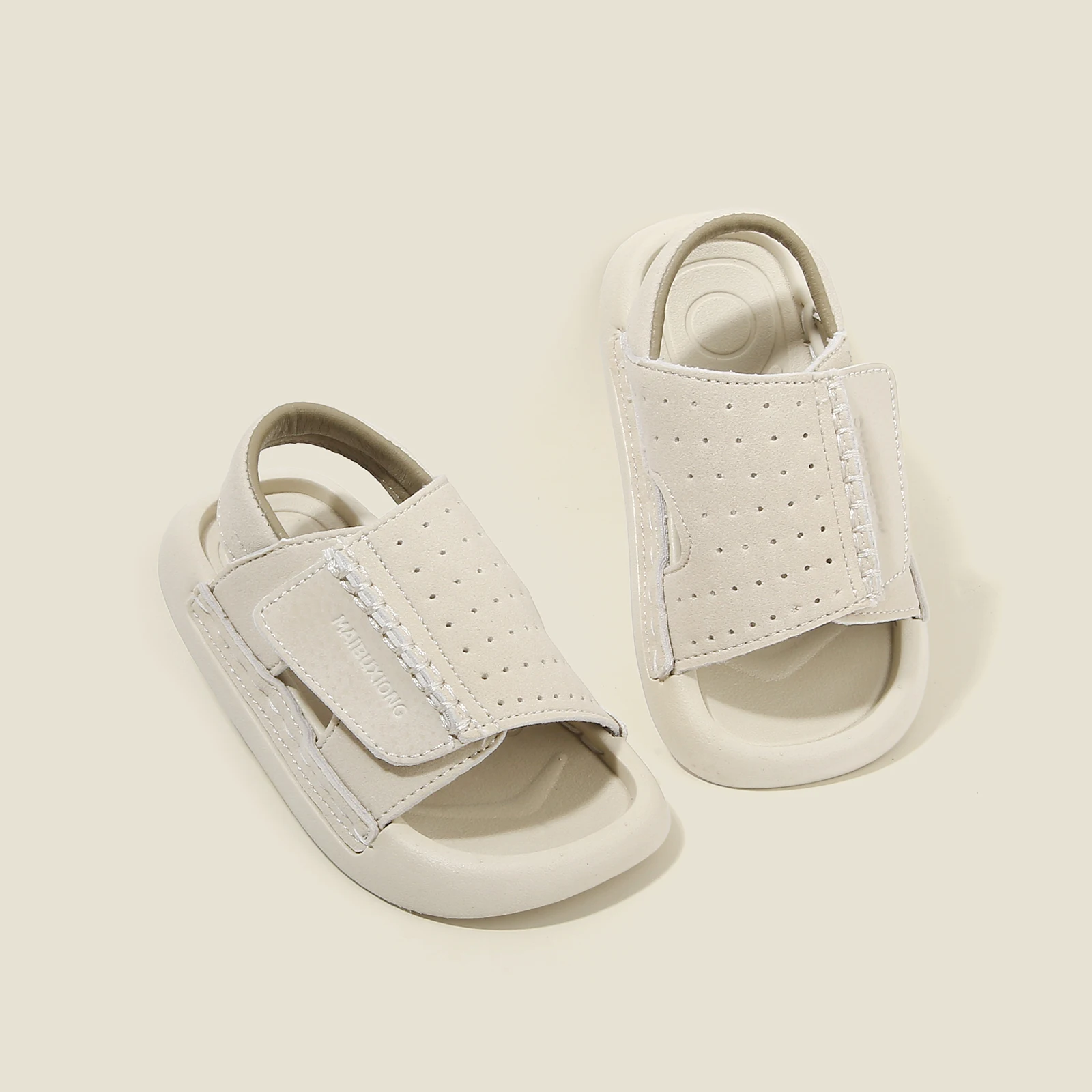 

Детские летние сандалии на плоской подошве для пляжного отдыха с мягкой подошвой для девочек, однотонная модная обувь Joker для мальчиков, оптовая продажа на заказ