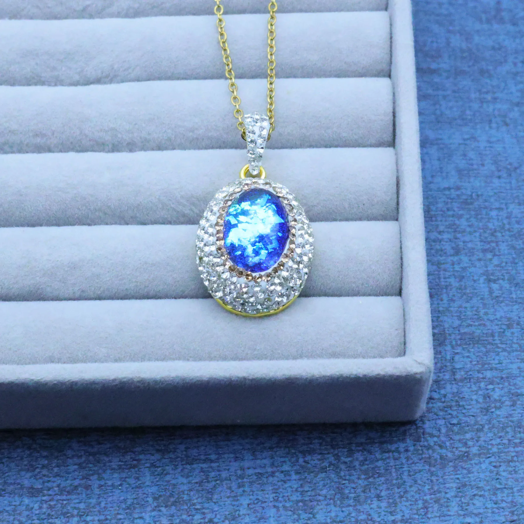 New colorful starry sky glass crystal inlay set personalized necklace pendant three-piece set hot-selling model manufacturer who