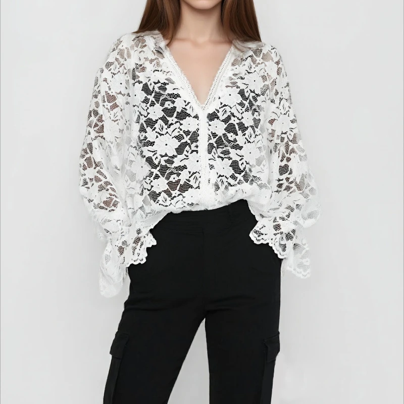 

Fashion Elegant Lace Openwork T-Shirt 2025 Spring And Summer Design Sense V-Neck Women's Street Style Shirt
