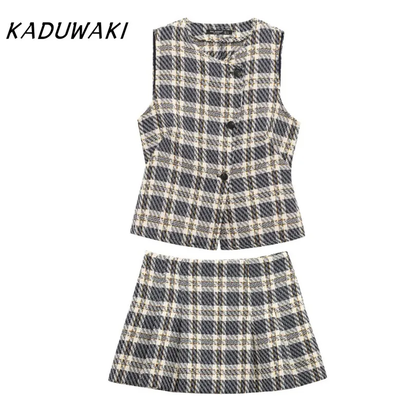 

KADUWAKI Summer Chic Women Texture Suit O-Neck Sleeveless Single Breasted Vest Shorts Skirts New Fashion 2 Piece Sets Y2k 두조각 세트