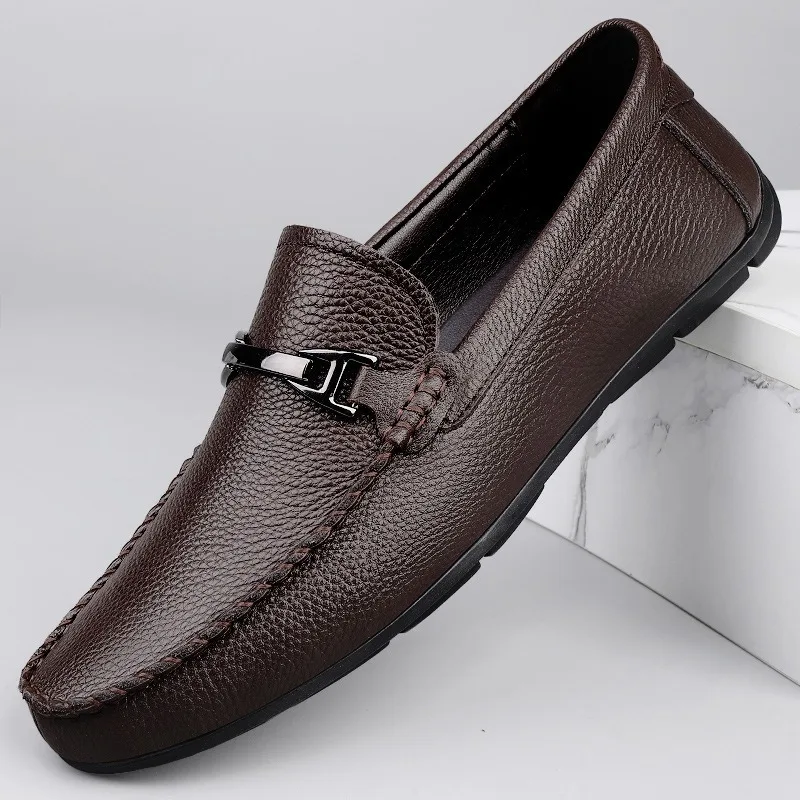 Hot Selling Men Top Layer Genuine Cowhide Slip On Lazy Shoes Soft Leather Driving Moccasins Small Size Versatile Casual Leather