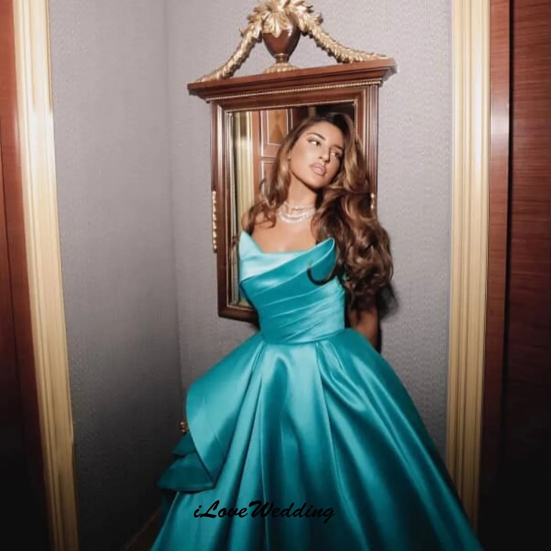 بحيرة الأزرق حمالة ألف خط فساتين لحضور الحفلات الموسيقية 2025 قارب الرقبة أنيقة فستان حفلات الزفاف للنساء مطوي فساتين رسمية مخصصة