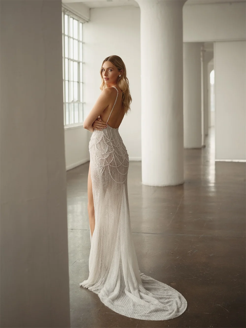 Tokyo Customized White Spaghetti Strap Wedding Dresses Sleeveless Backless Side High Split Bridal Gown 2025 Mermaid Wedding Gown