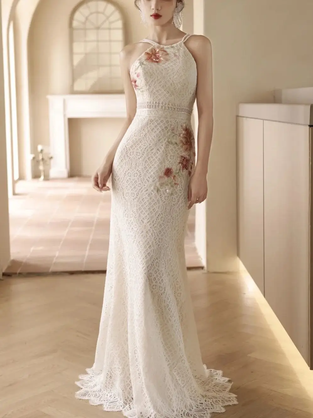 

2023 New Luxury White Lace Spaghetti Evening Dresses Women Beading Embroidery Long Formal Cheongsam Banquet Prom Gown