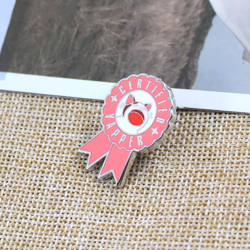 Zertifizierte „Yapper Screaming Cat“ Emaille-Brosche – Ein humorvolles Internet-Meme-Katzen-Abzeichen als Accessoire für Rucksäcke und Jacken – Detail 10
