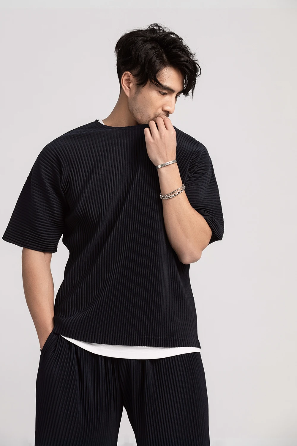 Miyake Pleated T Shirt For Men Summer Clothes Short Sleeve Plain T-Shirt Fashion Black Shirts Round Collar Sports Top