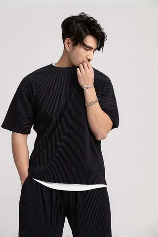 Miyake Pleated T 셔츠 남성용 여름 의류 반팔 일반 T 셔츠 패션 블랙 셔츠 라운드 칼라 스포츠 탑