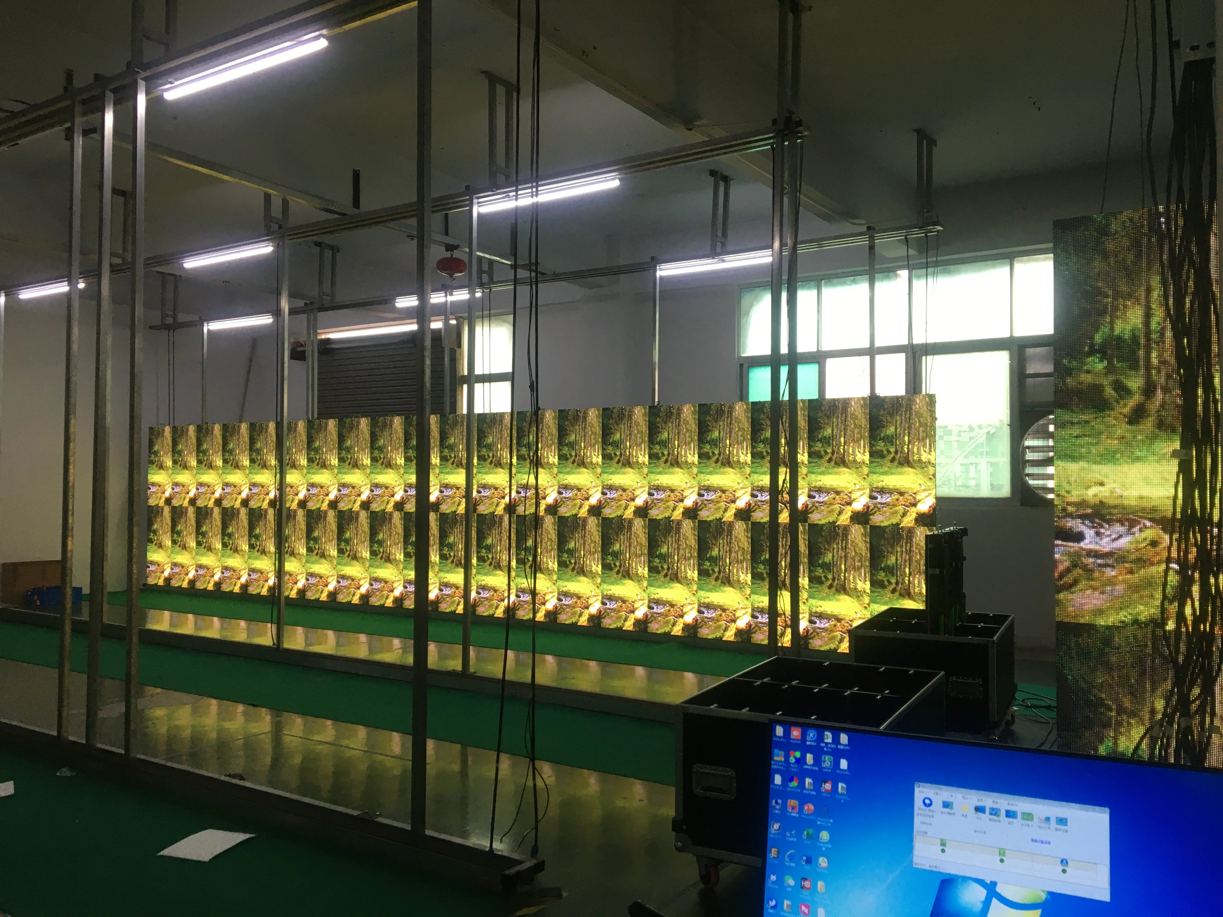 جهد الإدخال 200 ~ 240VAC 60HZ AIRC3.91 شاشة LED للإيجار الداخلي 500x1000x65 مللي متر خدمة خلفية مقاومة للماء IP43 128*256 نقطة 16S