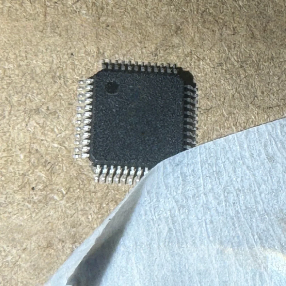 5pcs/lot IP113C LF isp2032E-225LT48 LC4032V LC4032V-75-10I LM3S817-IQN50-C2SD LM3S817 QFP-48