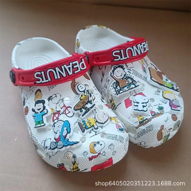 Peanuts Snoopy Printed Clogs Red Adjustable Strap Eva Hole Shoes with Snoopy Cartoon Charms, Waterproof Non-Slip Garden Slippers
