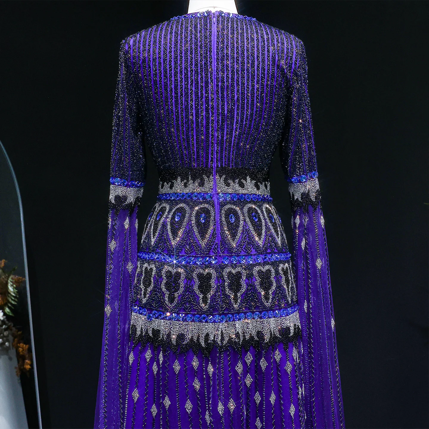 Sharon Said Dubai Luxus Übergröße Lila Abendkleid mit Cape-Ärmeln Hochwertig Perlenbestickt Saudi-Arabisches Damen-Partykleid SS009 Maßanfertigung – Detail 11