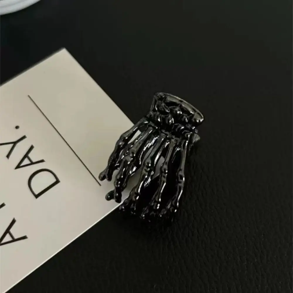 

Zinc Alloy Skeleton Hand Hair Claw Skeleton Hand Bone Hollow Ghost Paw Hair Claw Headwear Side Clip Metal Hair Claw Ladies