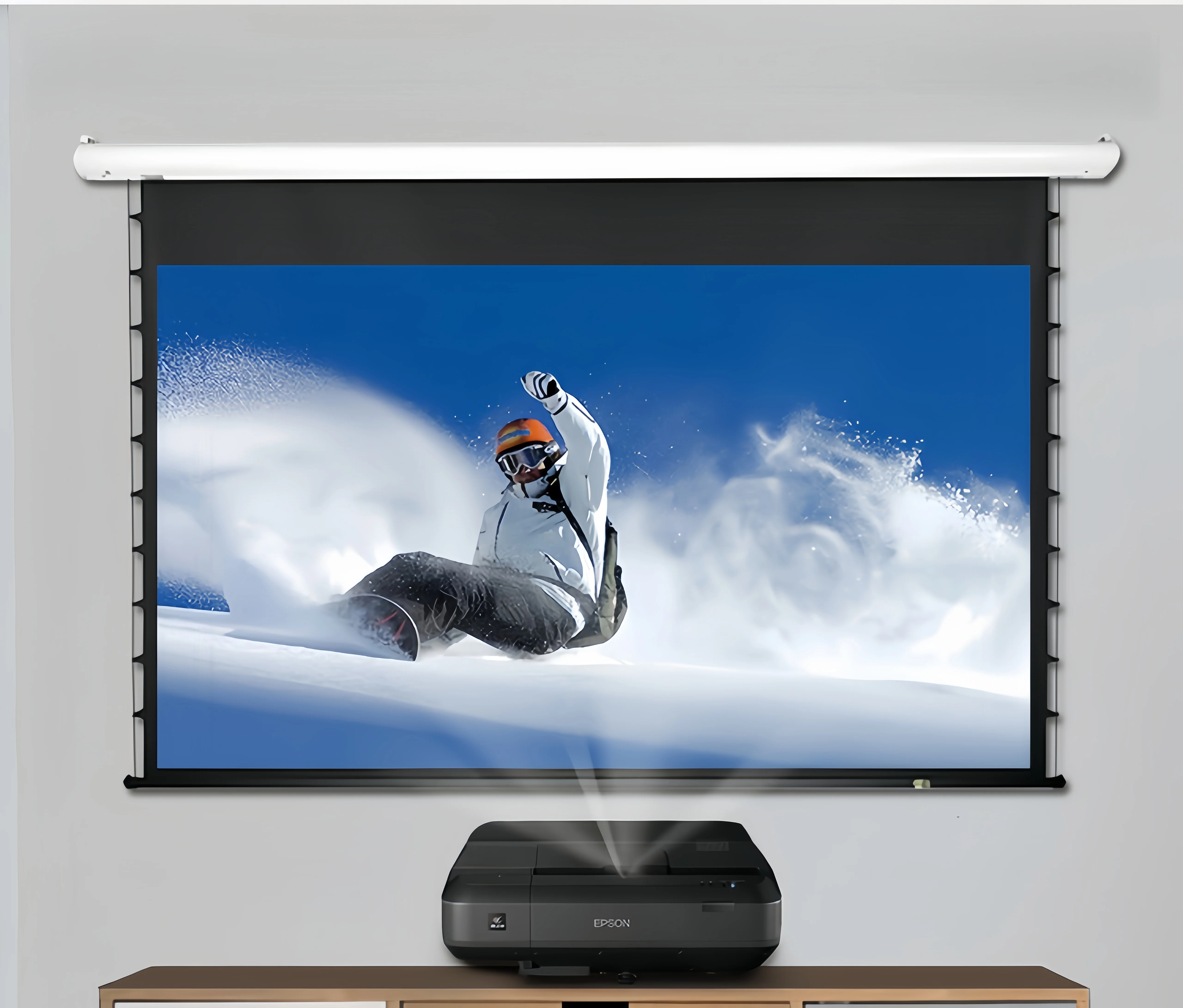 จอฉายภาพแบบมอเตอร์ไฟฟ้า 150 นิ้ว อัตราส่วนภาพ 16:9 ระบบตึงผ้าแบบ Tab-tensioned พร้อมเทคโนโลยี ALR ป้องกันแสงสะท้อนจากกลางวัน สำหรับโปรเจคเตอร์ UST  แบบป้องกันแสงรบกวน