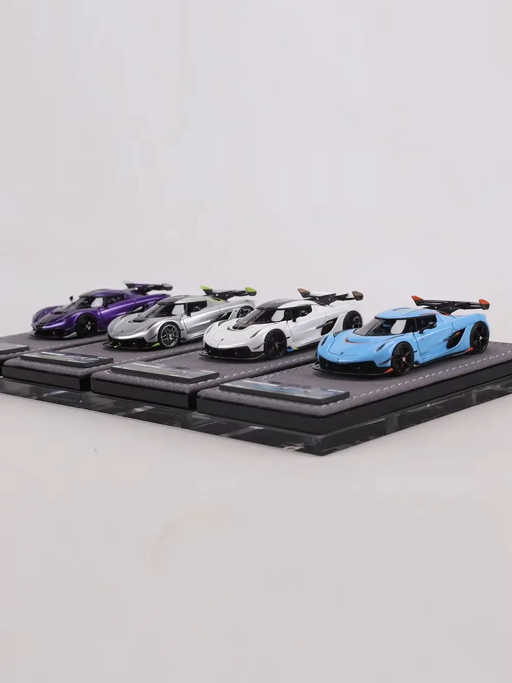 GRYNING 1:64 Resin-Automodell, Druckguss-Supersportwagen, Sammlerstück, Miniatur-Auto, Spielzeug, Geschenk für Autoenthusiasten, limitierte Auflage 299