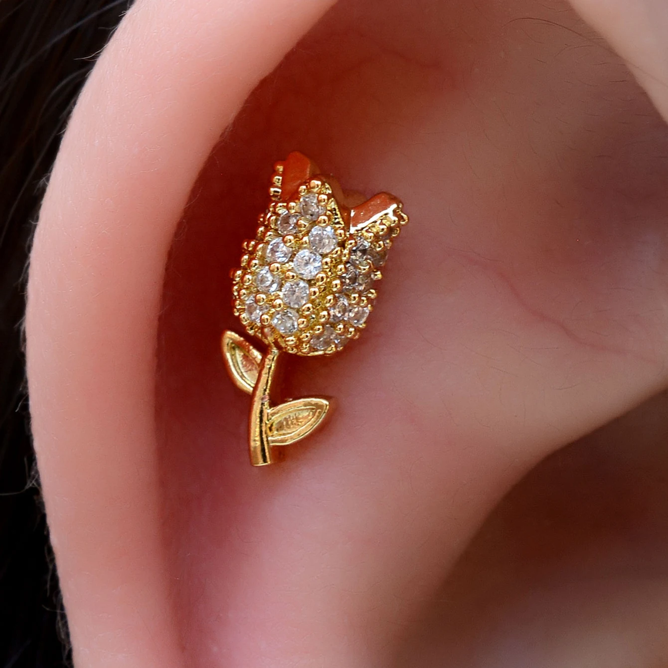 1 Stück Elegante Kristall-CZ-Tulpenblumen-Ohrstecker für Frauen Flache Knorpel-Helix-Ohrringe Piercing-Zubehör Hypoallergen