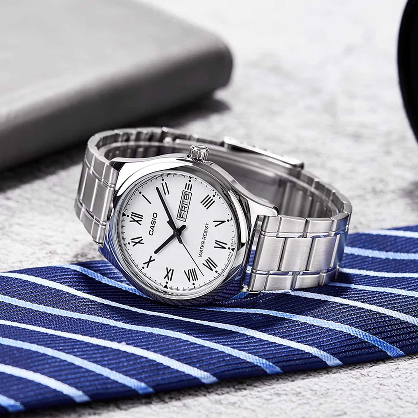 CASIO MTP-V006D Men's Everyday Dress Watch,white Dial, Day/Date Window, 30M Water Resistant, Stainless Steel Band