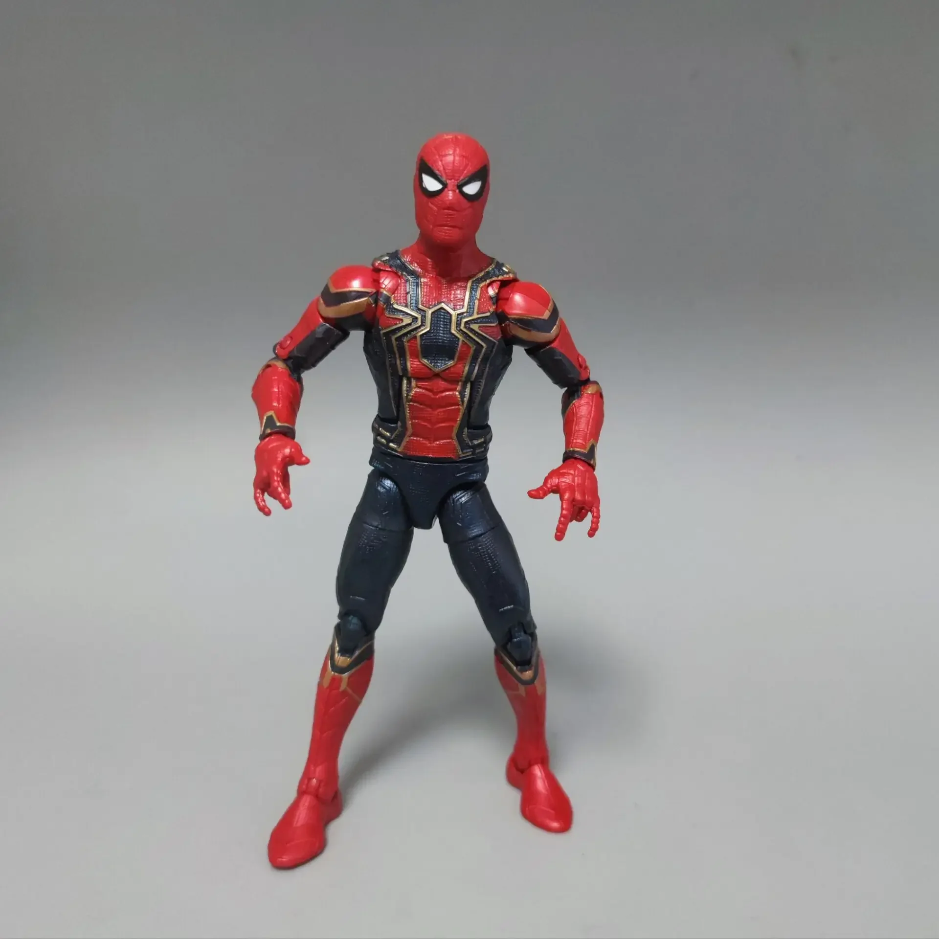 مراجعات مفصلة لدمية Iron Spider من Marvel Legends في Infinity War: لماذا تُعد خيارًا لا غنى عنه لمحبي الجماليات والتفاصيل الدقيقة؟