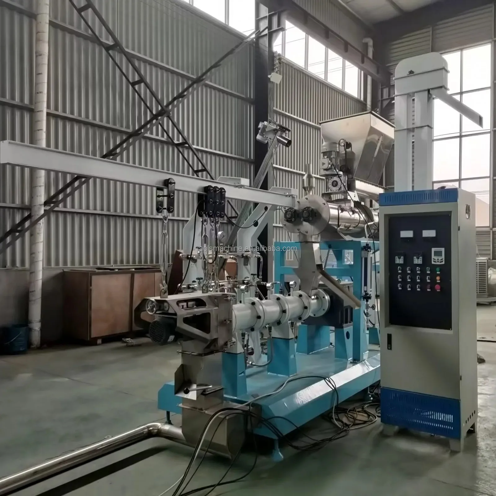 Macchina automatica per la formazione di mangimi per animali domestici per gamberetti Macchina per alimenti per cani con osso cotto Macchina per alimenti per cani per gatti Macchina per alimenti per cani asciutti Linea di piante per la lavorazione