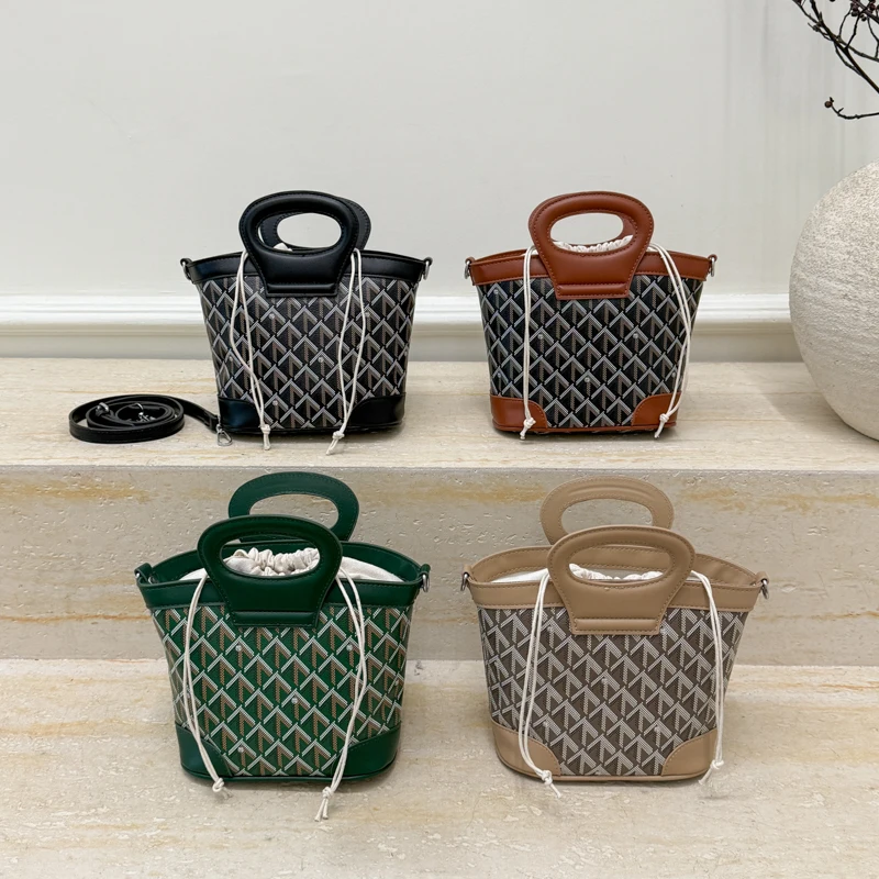 

Retro Inspired Shoulder Bag with Structured Silhouette and Convertible Straps for Cultural Trips Breathing Classic Poise