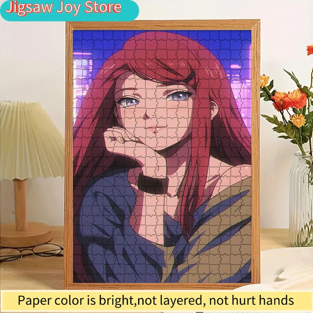 

Аниме-пазл с изображением Кушины Узумаки из Наруто, элегантный повседневный домашний костюм, ночной городской пейзаж на фоне, премиум-качество, высокое разрешение, яркие цвета.