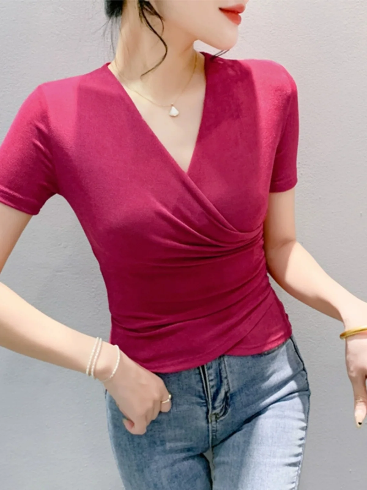 Sexy Me V-Ne T-Shirt Damen ort Sve Dyed T-Shirt Faionable Schlankheitsbasis irt Korean Sle Commute Klassisches Muster