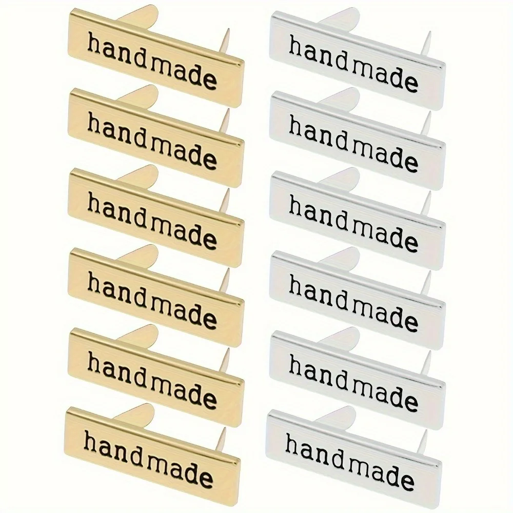 12 Stück/Set, 12 handgefertigte Metallanhänger in Buchstabenform, geeignet für DIY-Projekte wie Geldbörsen, Taschen, Hüte, Kleidung, als Nähzubehör, vielseitig einsetzbar. – Detail 4
