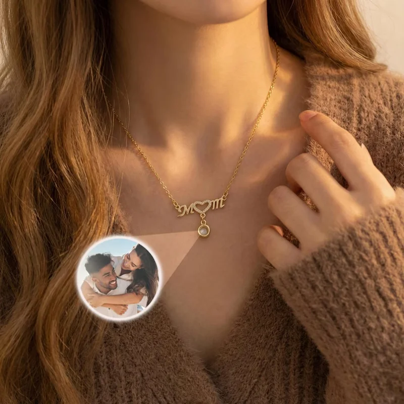 

Roro's Personalized Diamond Heart Photo Necklace Custom Projection Jewelry Mother’s Day Gift Meaningful Gift for Mom