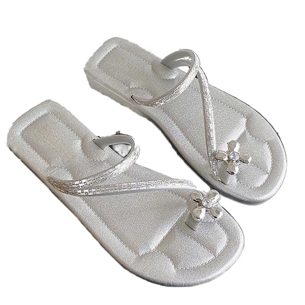 

Креативные противоскользящие яркие шлепанцы со стразами, мягкие серебряные шлепанцы из искусственной кожи с откидным носком, шлепанцы в римском стиле с крестообразным цветком для спальни