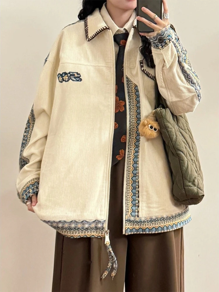 سترة مطرزة كلاسيكية أمريكانا للنساء بياقة مدببة وجيوب على الطراز العرقي - معطف أساسي غير رسمي SS25 بوهو-شيك