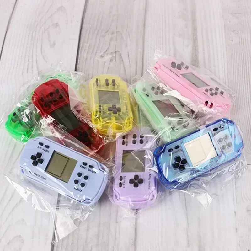 1 stks Mini ABS Retro Handheld Game Console met sleutelhanger Draagbare Compacte Game Player Hanger Stuffer Gift Game Console voor Kid's
