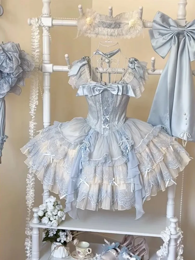 

A cute sweet and elegant puffy skirt with blue ballet-style embroidery