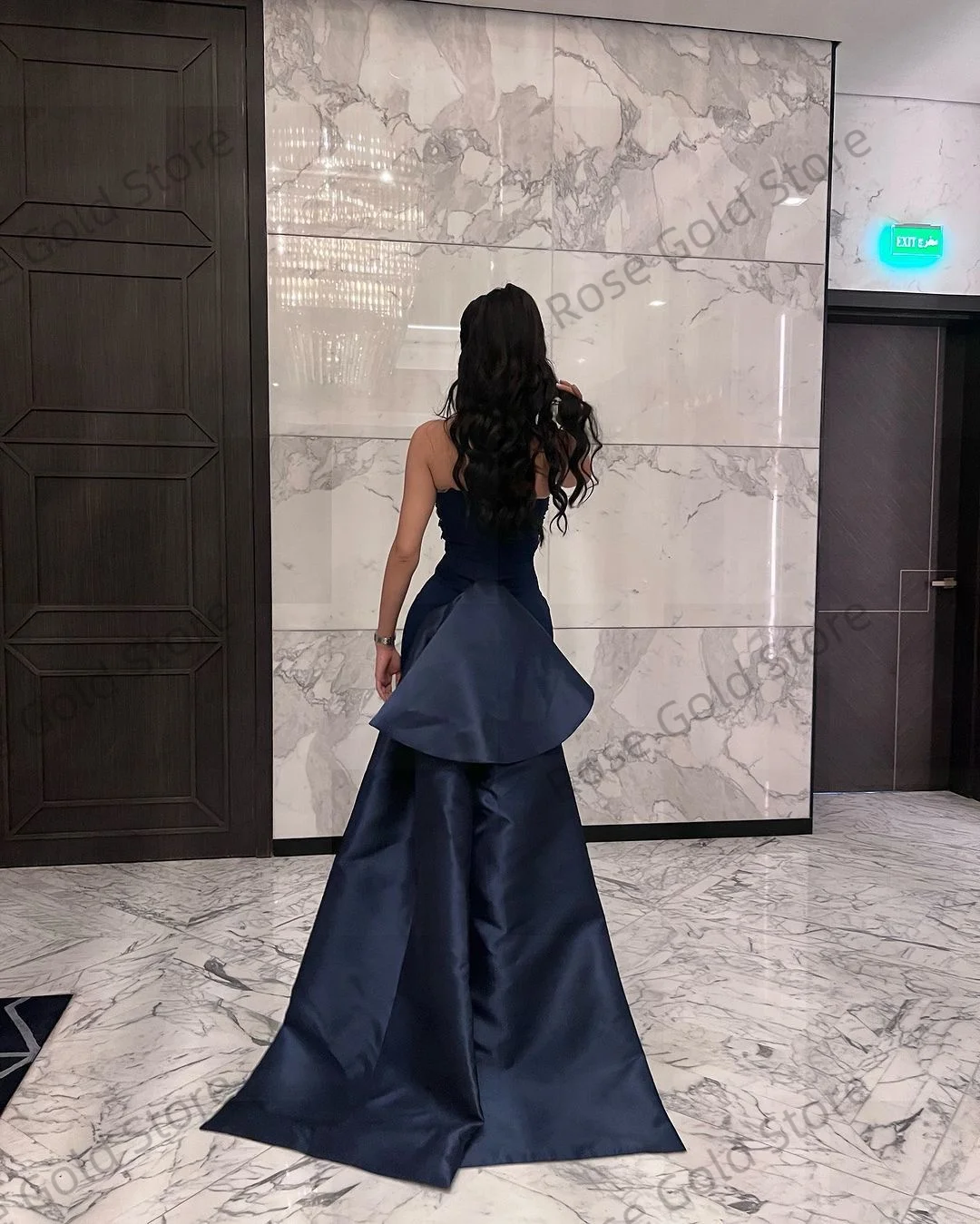 Una línea azul oscuro Vestidos de fiesta sin tirantes rebordear sin mangas Vestidos de Fiesta lentejuelas mancha Vestidos de fiesta de graduación personalizados