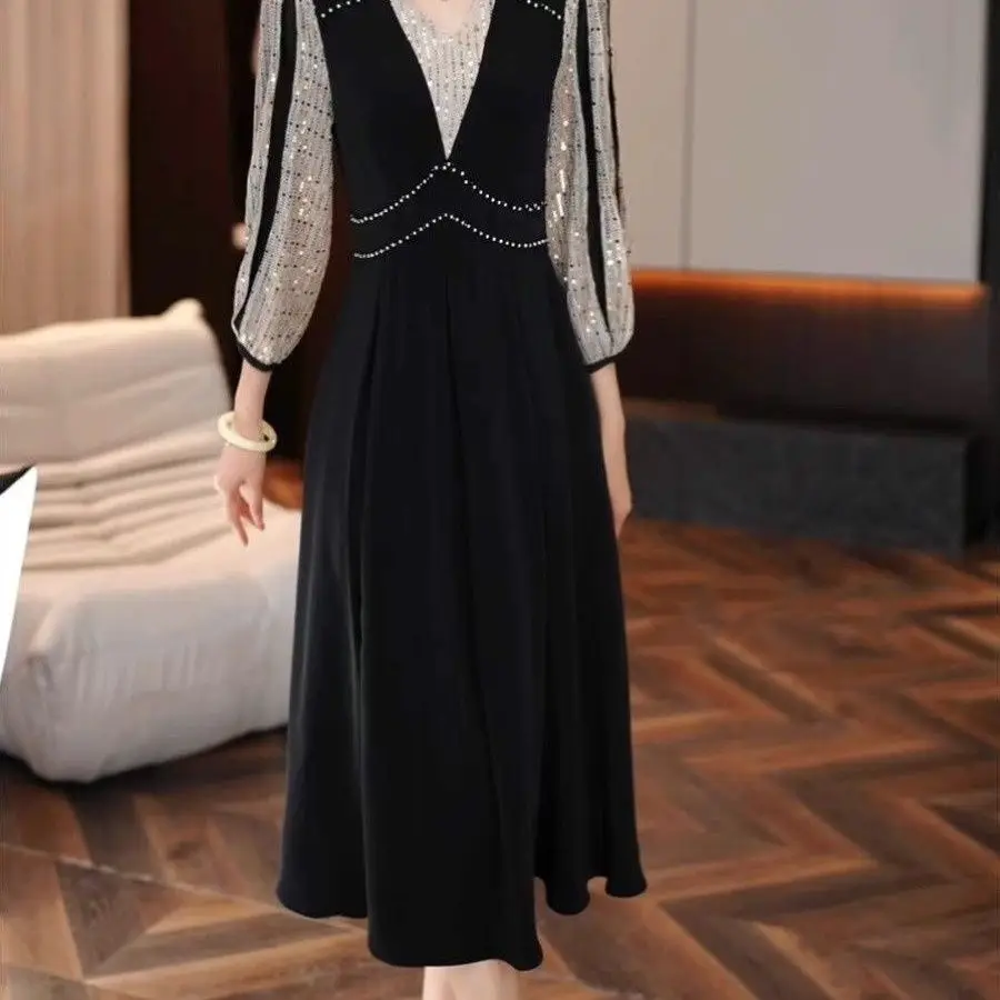 French High-end Heavy Industry Sequin Splicing Dress in Autumn New V-neck Long-sleeved Fashion Slim Skirt