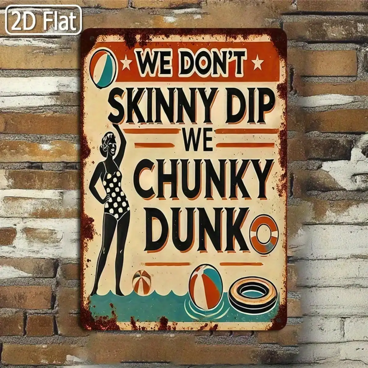 قطعة واحدة من لافتة القصدير المضحكة لحمام السباحة - We Chunky Dunk Retro Biker Art، ديكور جداري مضحك، ديكور بجانب حمام السباحة/الصيف، 8 × 12 بوصة/20 × 30 سم