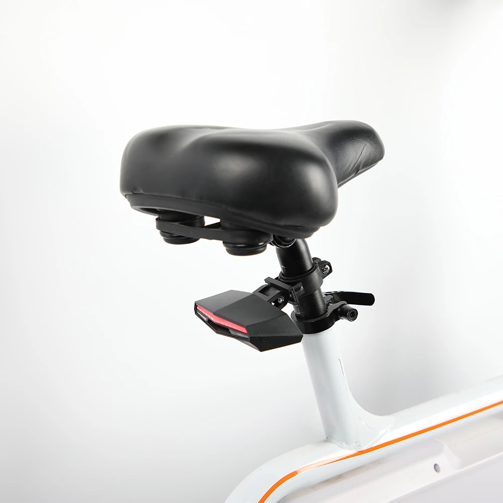 Omni Freno Avvertimento Fanale posteriore per bici Lampada posteriore Flash a LED luminoso Luce posteriore per fanale posteriore per bici da ciclismo