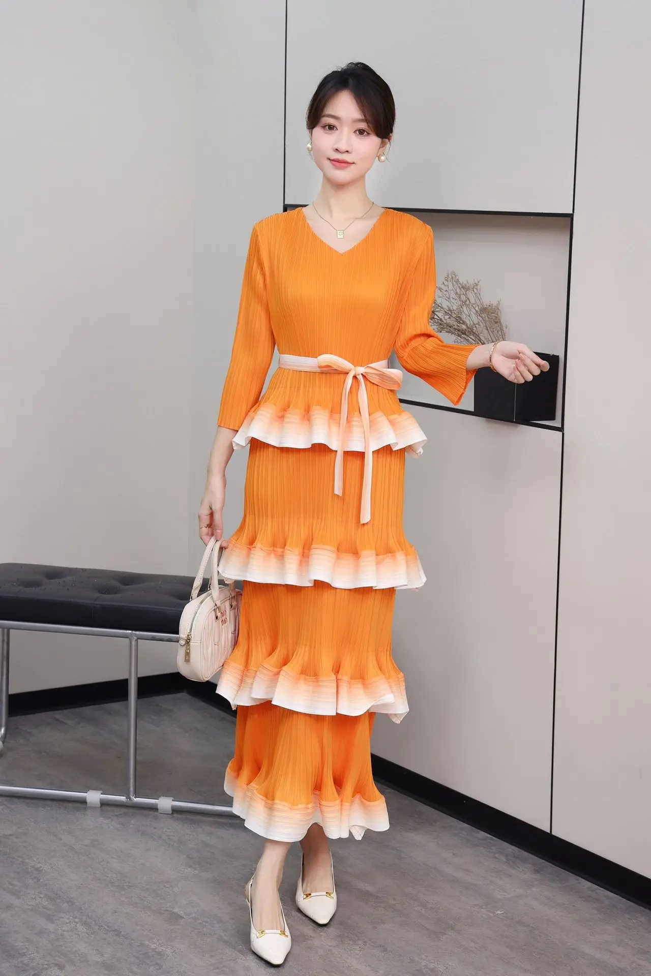 Alsey saia de bolo em camadas com decote em v design sentido plissado sentido sênior moda casual versátil vestidos femininos 2025 verão novo