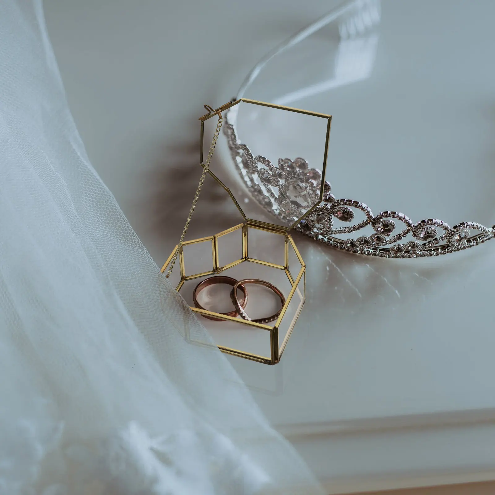 

Heart-Shaped Golden Glass Jewelry Box Luxury Clear Display Case for Wedding Valentine Gift Gold Brass Frame Easy Clean Jewelry