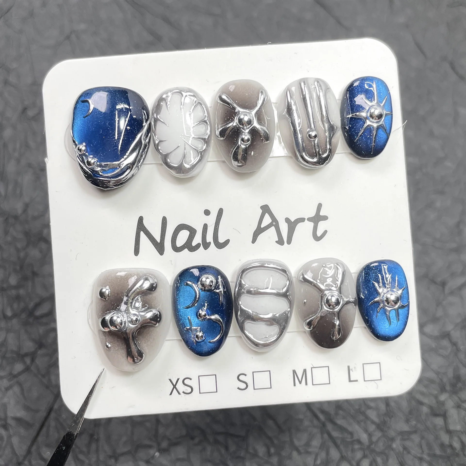 10Pcs Handmade Punk Style Metal Ripple Nails Set Short Round Blue Silver Star Moon False Nail Finished Press on Blush Fake Nails